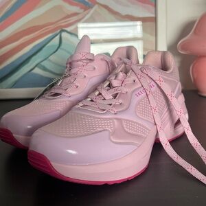 Skechers pink size 6